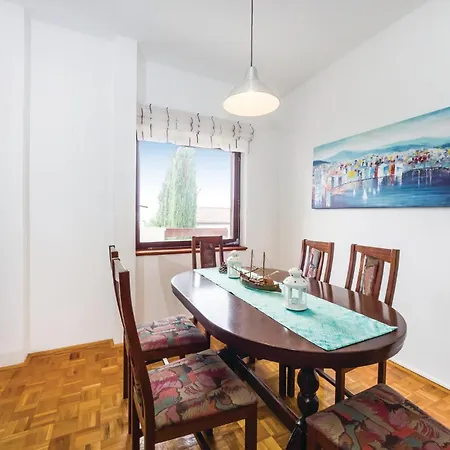 Apartment Two-bedroom In Svpetar