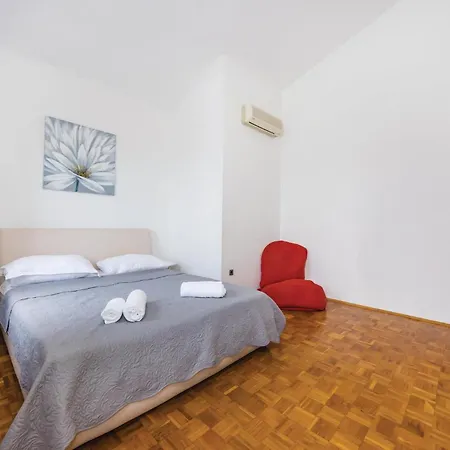 Two-bedroom In Svpetar