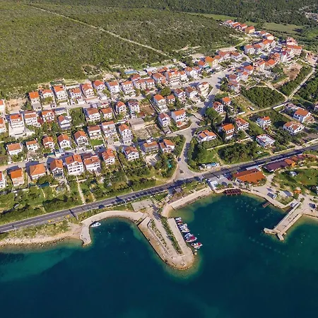 Two-bedroom In Svpetar شقة سفيتي بيتار
