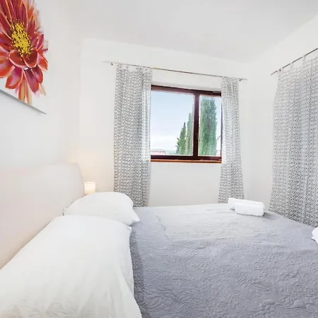 Two-bedroom In Svpetar * Sveti Petar