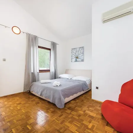 Апартаменты Two-bedroom In Svpetar Свети-Петар